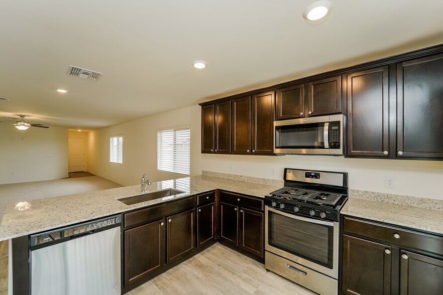 Building Photo - 12946 N Ong Dr