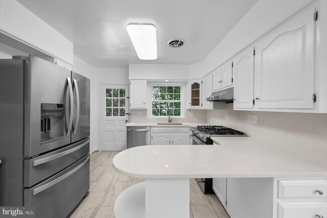 Building Photo - 2816 Ellicott St NW
