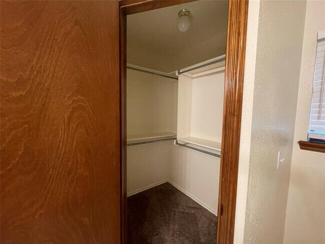 Building Photo - 621 Gyrfalcon Dr