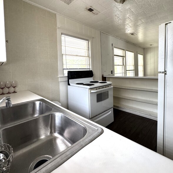 Building Photo - 7203 Porcher Dr