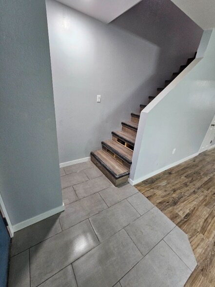 Building Photo - 806 Yucca Dr