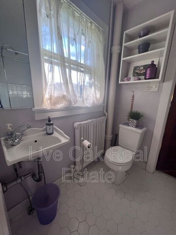 Building Photo - 774 W 51st St