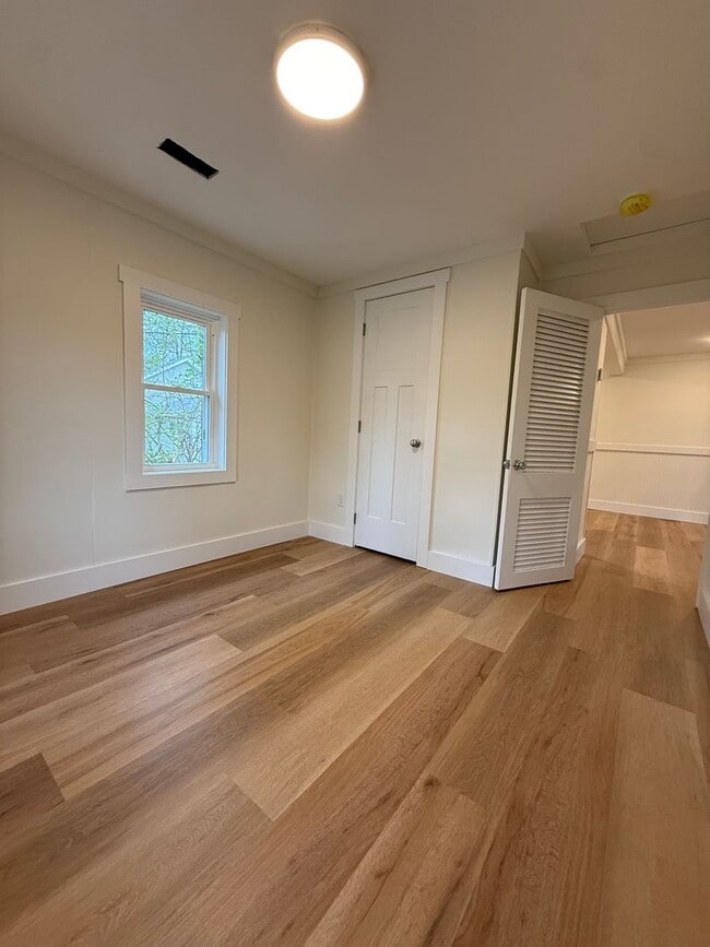 Building Photo - Newly Renovated 3 Bdrm Close to Campus! Avail Aug 2026 $2,250 or $1,500 for Now thru July 2026!