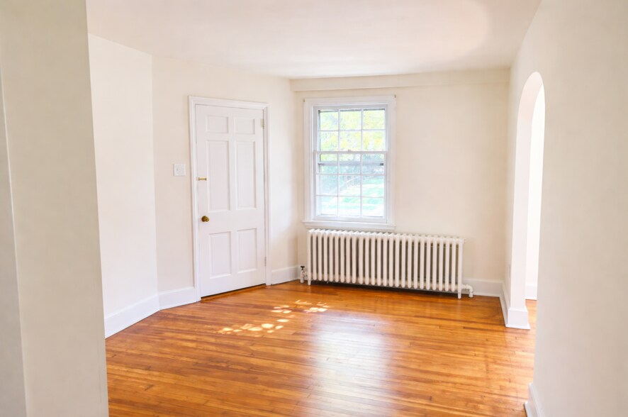 Building Photo - 119 W Maple Ave