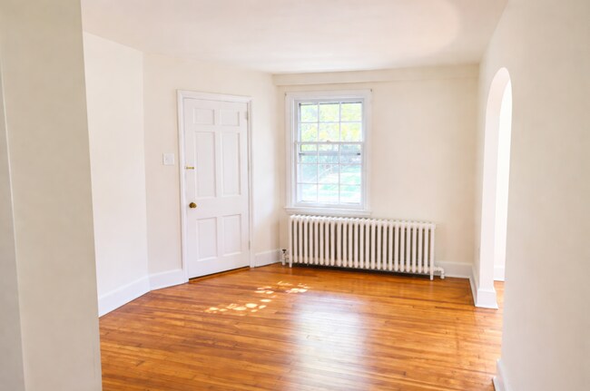 Building Photo - 119 W Maple Ave