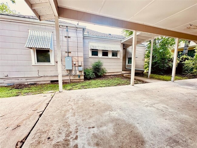 Building Photo - 916 E 37th St