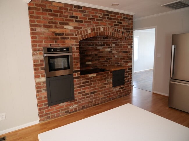 Building Photo - 8 Terrace Dr