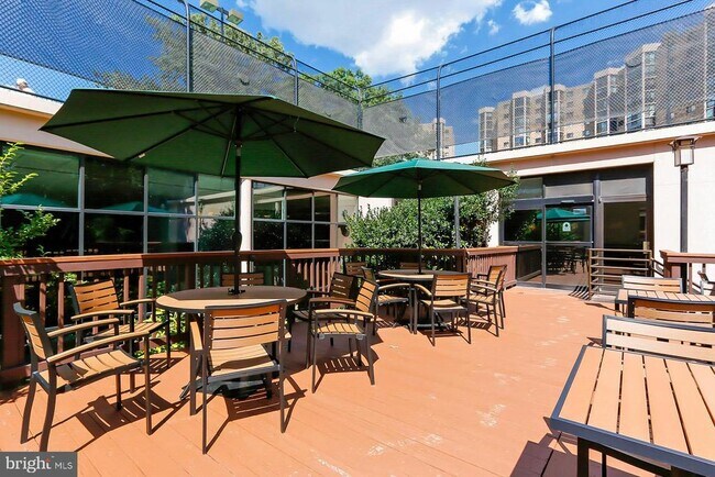 Building Photo - 5903 Mt Eagle Dr