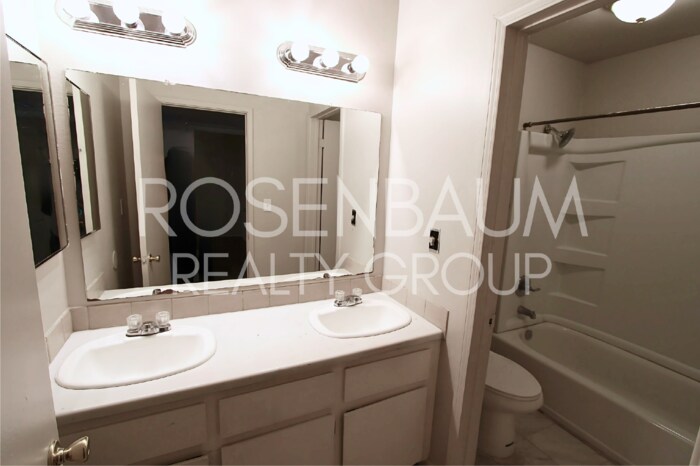 Building Photo - 410 E 9th Ave