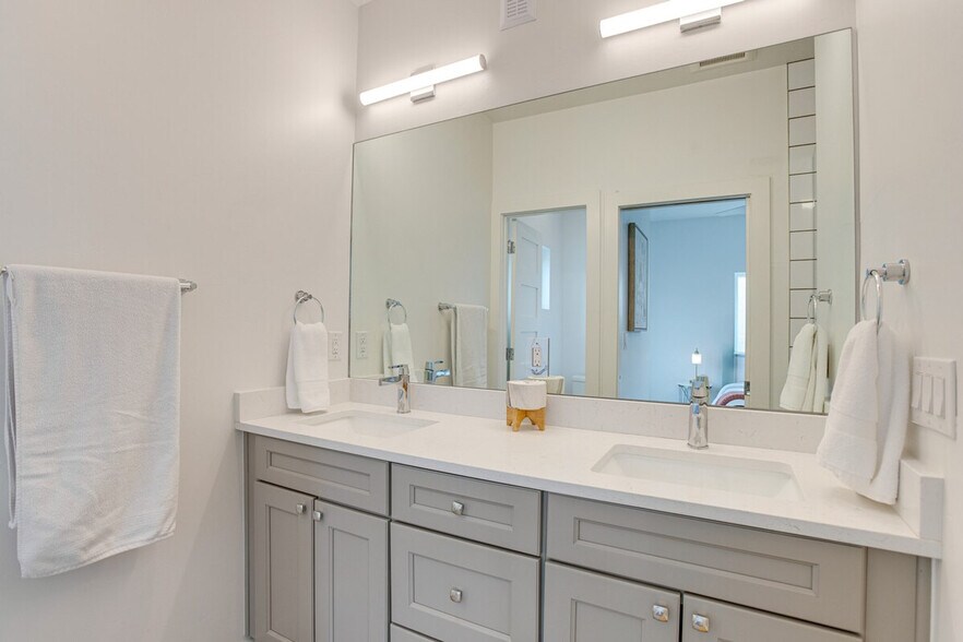 Building Photo - 3890 W 13th Ave