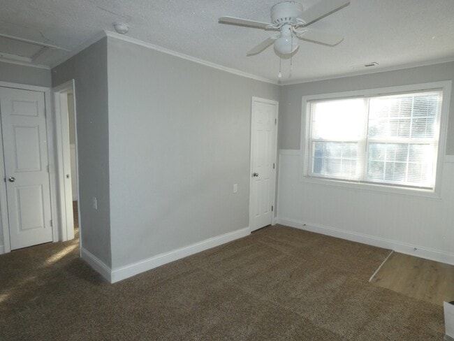 Building Photo - 220 Corbin St