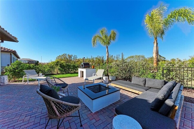 Building Photo - 2322 5th St E