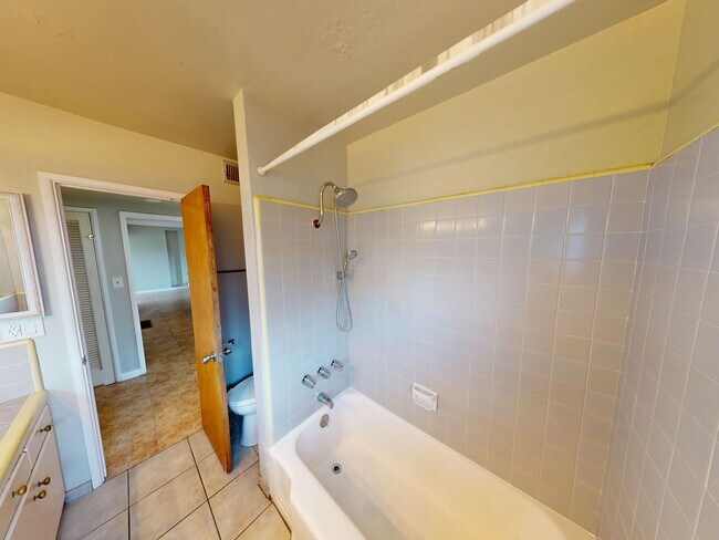Building Photo - 5375 E Falls View Dr