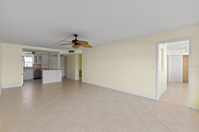 Building Photo - 4775 Cove Cir