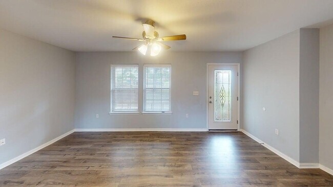 Building Photo - 910 Ave A