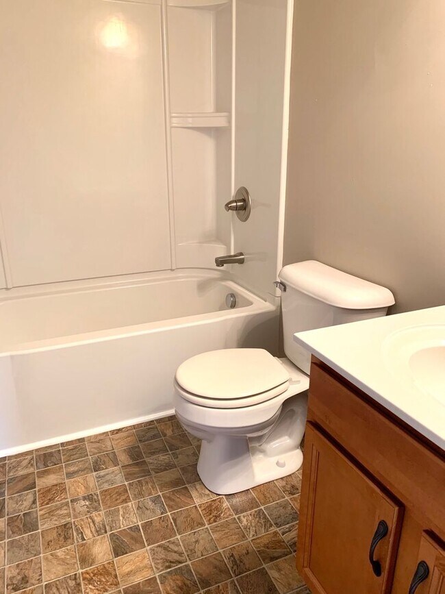 Building Photo - 318 Sam Houston Cir