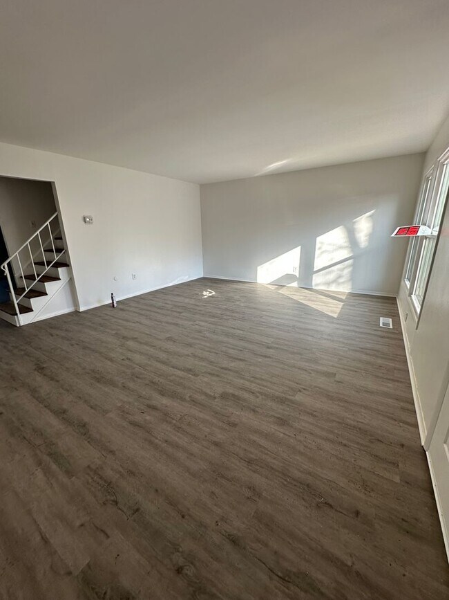 Building Photo - Welcome home- 3 bedroom, 1.5 bath