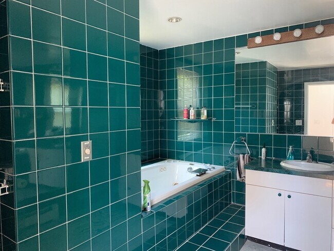 Building Photo - 13 Dodge St