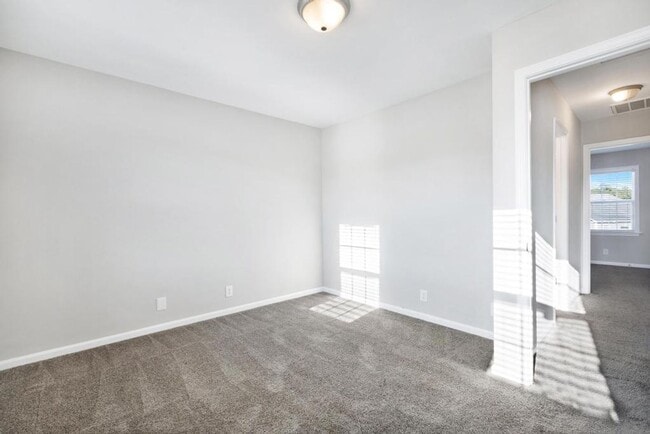 Building Photo - Great Townhome! City Limits! Carolina Forest!