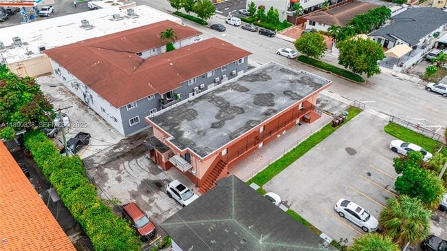 Building Photo - 40 W 4th St