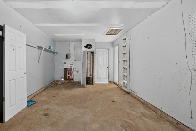 Building Photo - 1004 Lotus Ave