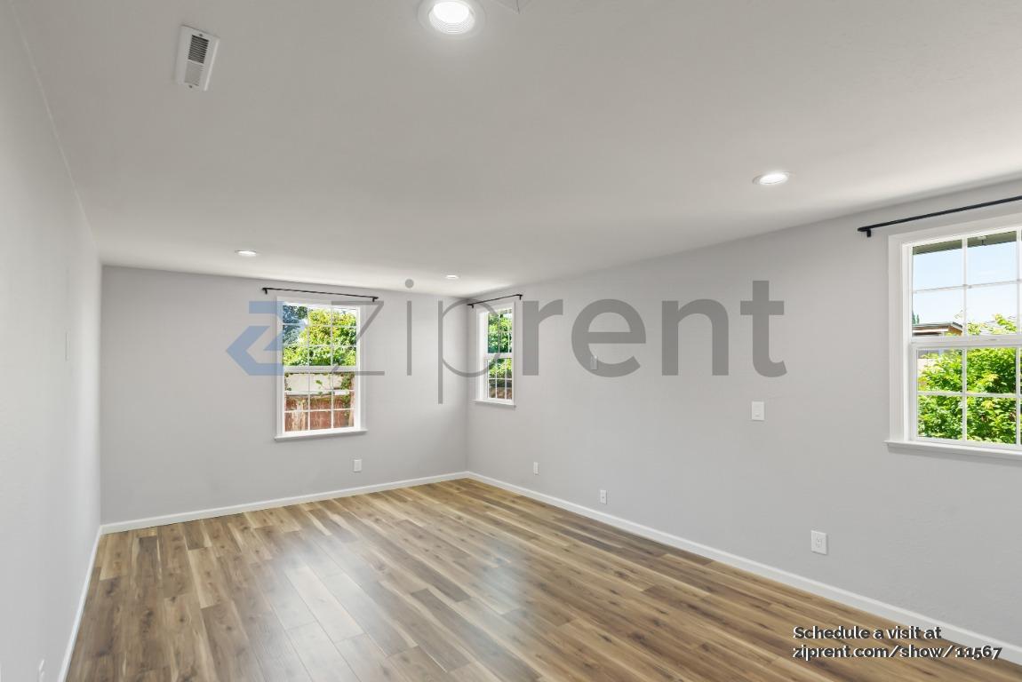 Building Photo - Unit