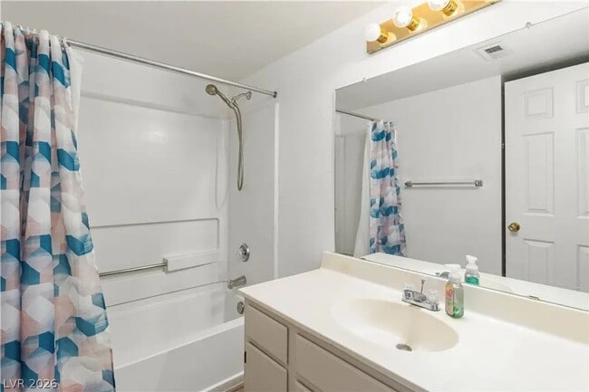 Building Photo - 2ND FLOOR CONDO IN GATED COMMUNITY