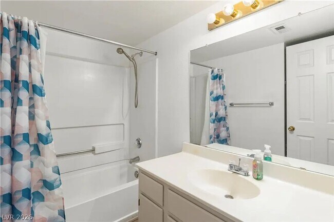 Building Photo - 3550 Bay Sands Dr