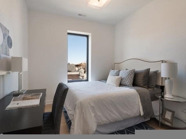 Building Photo - 3 bedroom in Chicago IL 60642