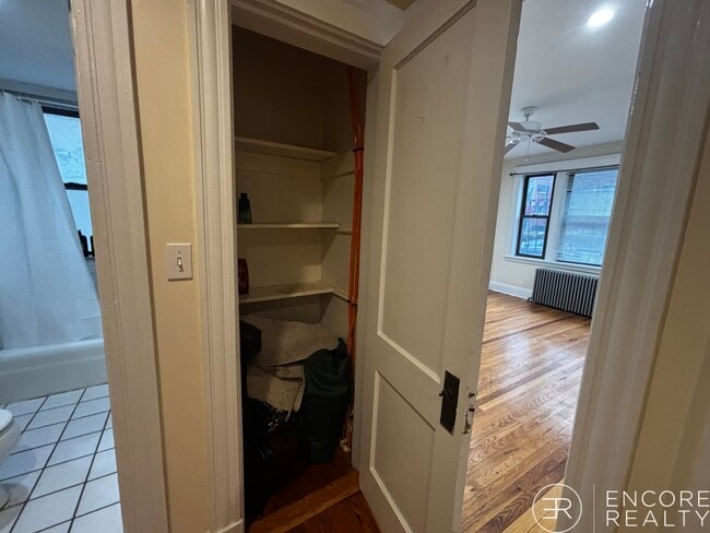 Building Photo - 240 Kelton St