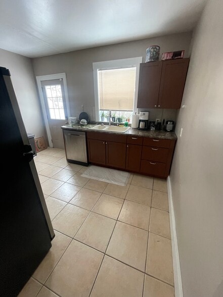 Kitchen - 2439 Medary Ave