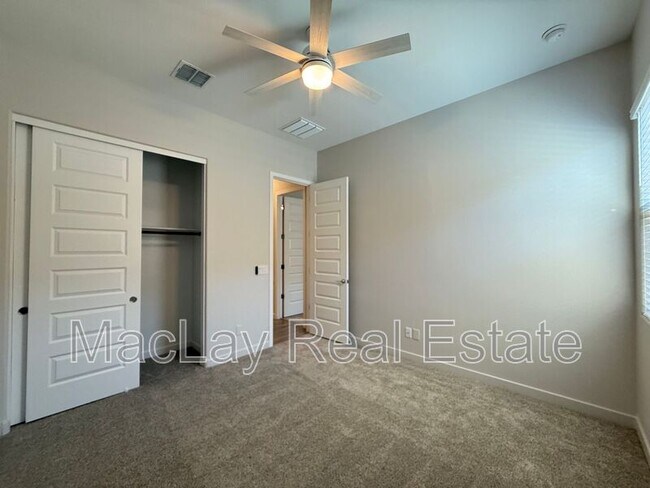 Building Photo - 2996 E Birdsong Ave