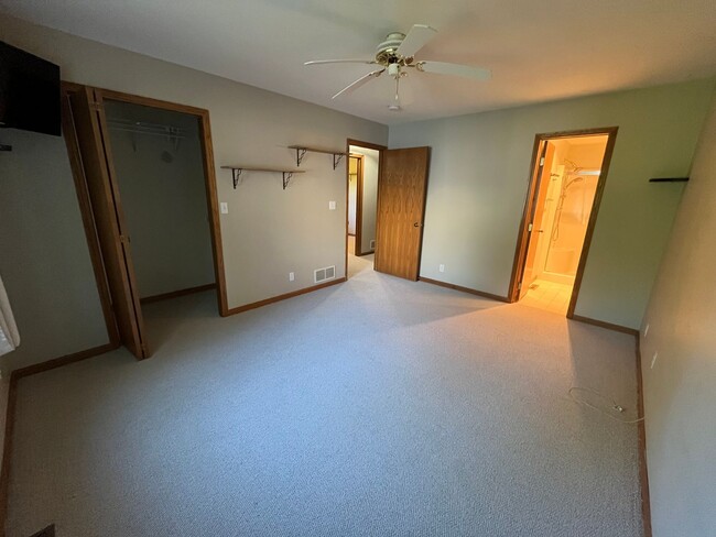 Building Photo - Beautiful 4 Bedroom 3 Bath Home in Cloquet...