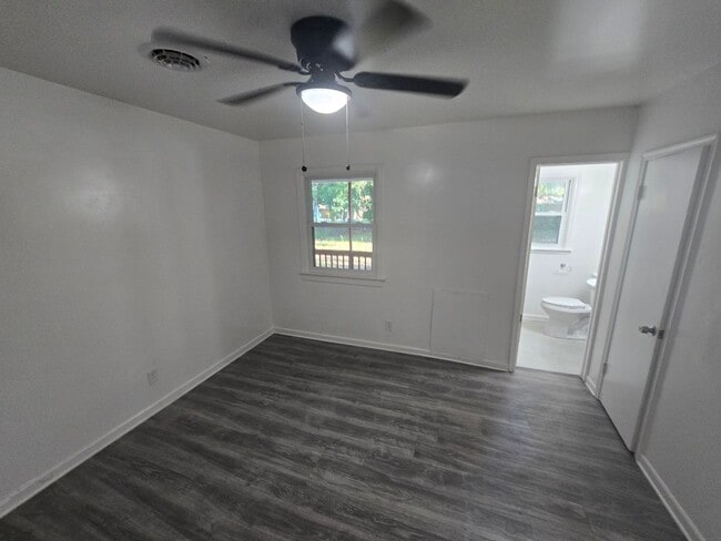 Building Photo - 1013 S Park Dr