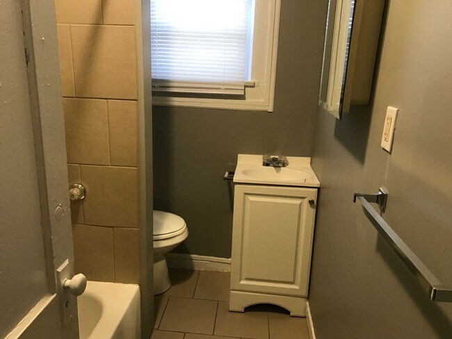 Building Photo - Sherman 57-59