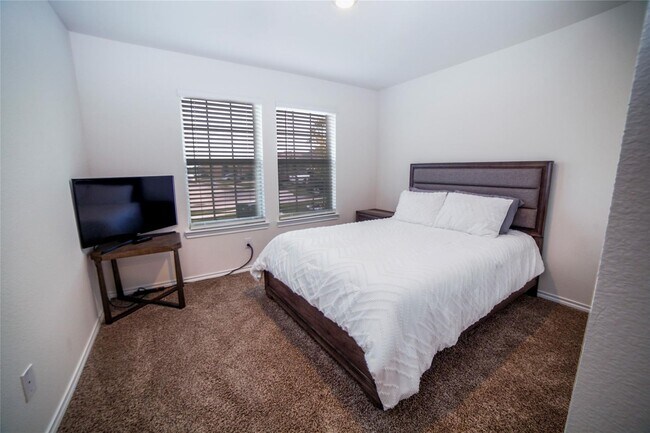 Building Photo - 103 Whirlway Ln