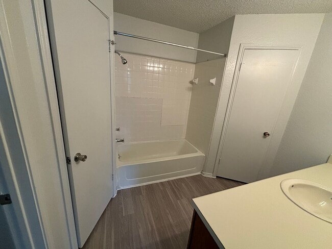Building Photo - 3/2 in the Heart of North Austin!
