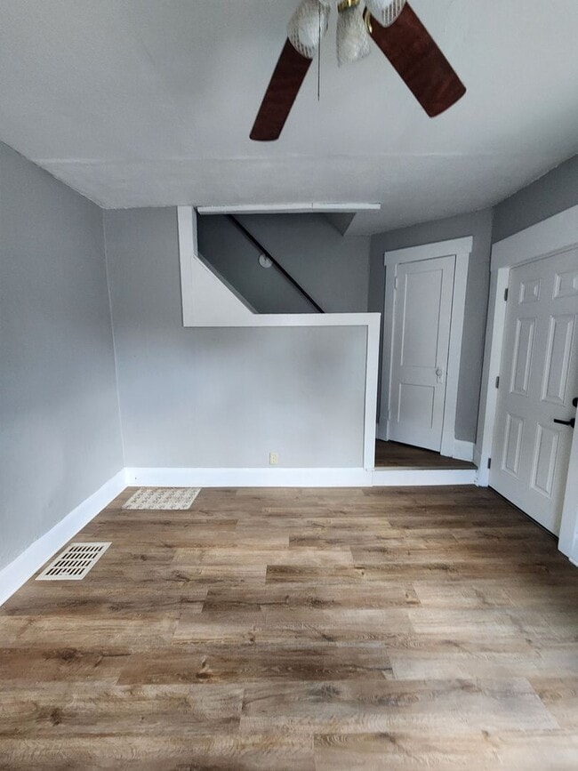 Building Photo - Oak,NW,1102-1108