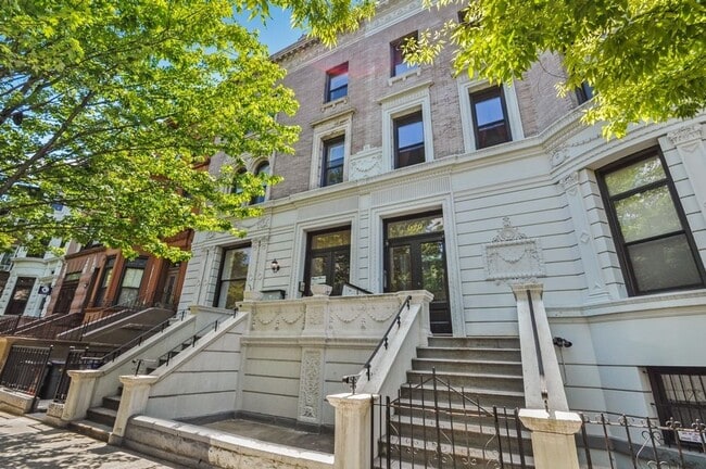 Building Photo - 672 St Marks Ave