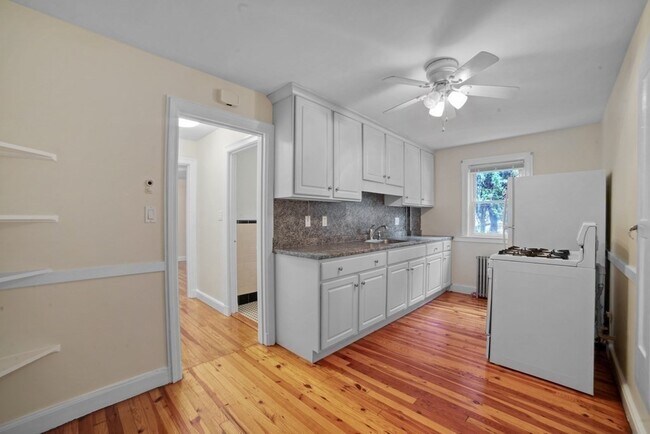 Building Photo - 431 Adams St