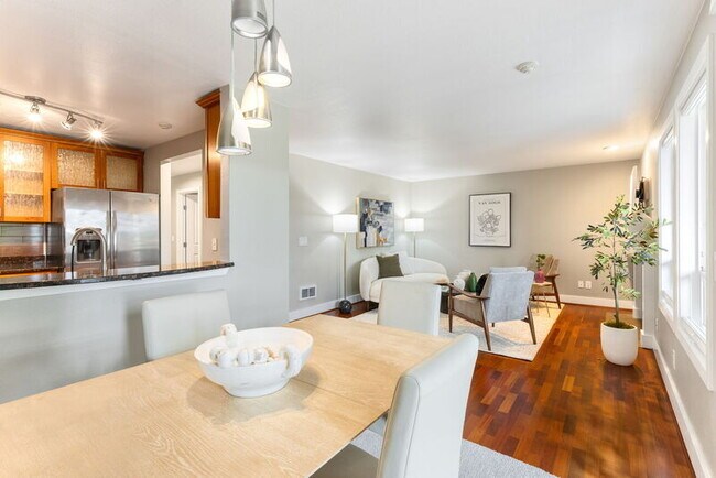 Building Photo - 8980 Redmond - Woodinville Rd NE