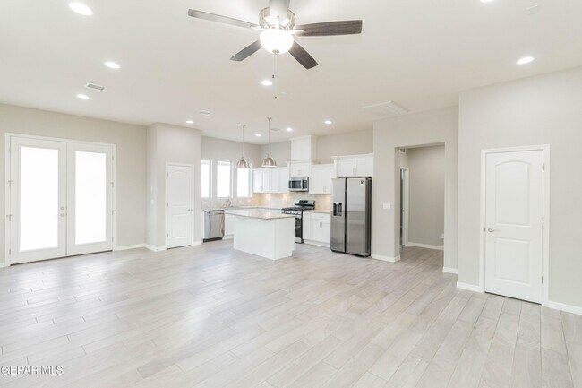 Building Photo - 13815 Paseo De Plata Dr