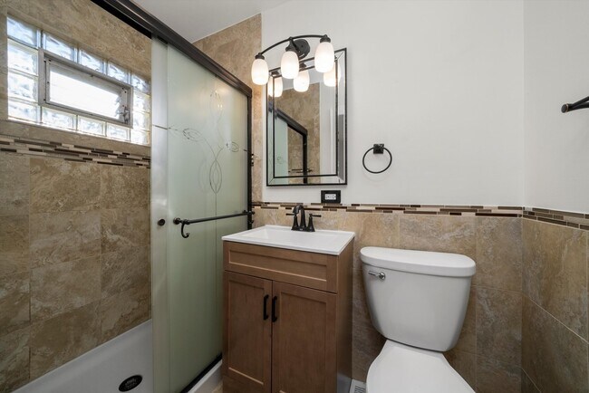 Building Photo - 1515 Highland Ave