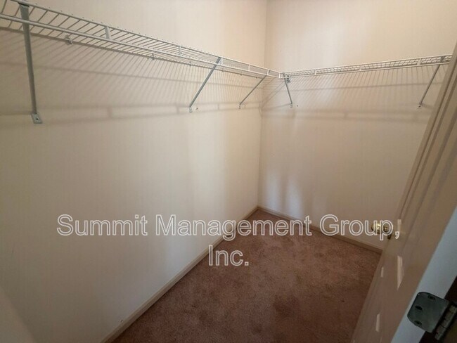 Building Photo - 2405 Twin Creek Ct SW