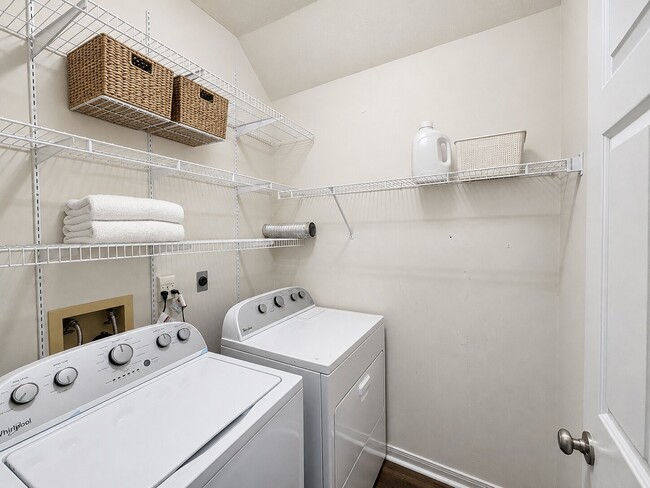 Building Photo - 2412 N Mission Cir