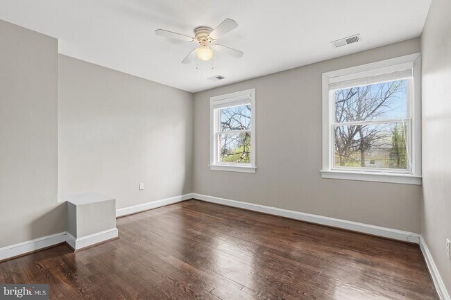 Building Photo - 3718 Farr Ave