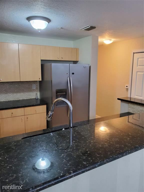 Building Photo - 3 br, 2 bath House - 2941 Riverside Dr Apt...