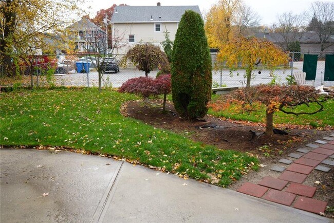 Building Photo - 13 Tweed St