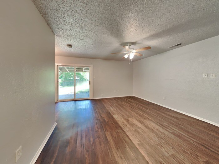 Building Photo - 1202 Neptune Dr