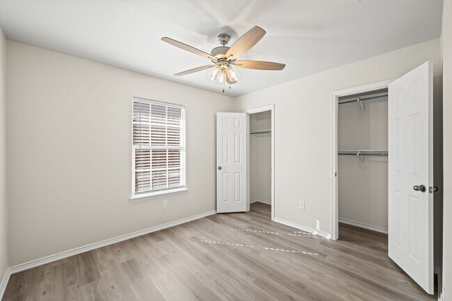 Building Photo - Large 3/2/2 in Frenship ISD!